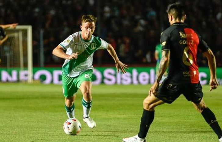 Galoppo lleva la pelota, de enfrente espera Goltz.