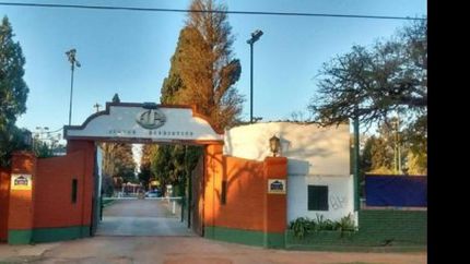 En Colón 450, Temperley.