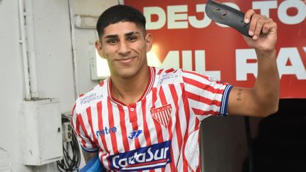 con 13 partidos en primera, Barrientos llegó a la Selección. con 13 partidos en primera, Barrientos llegó a la Selección.