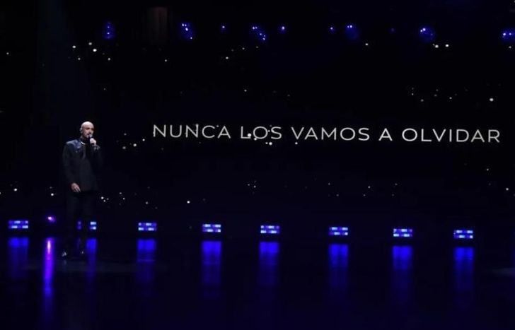 Abel Pintos y Nahuel Pennisi interpretaron No me olvides.
