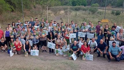 Recibieron herramientas y plantas para sembrar en los hogares.