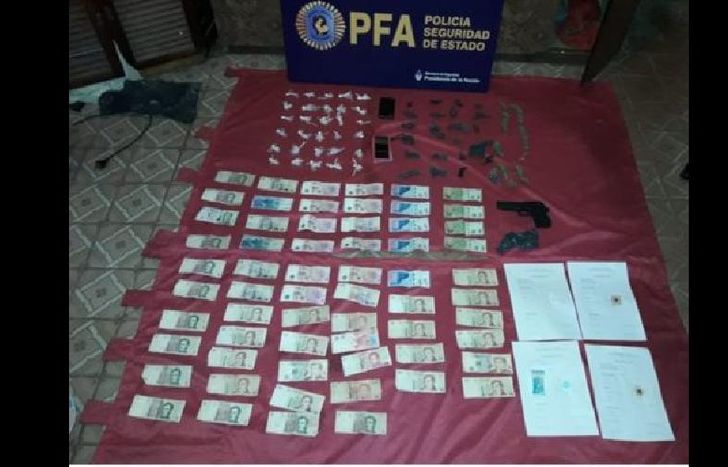 incautaron dinero en efectivo y drogas.