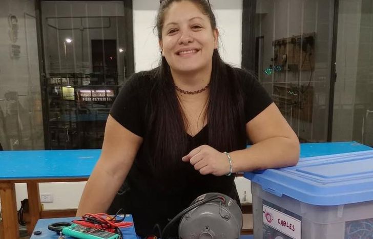 Quiere que más mujeres se interesen por la electricidad.