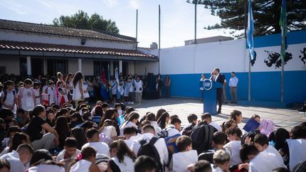 Federico Otermín, en el inicio de clases en Temperley: Construimos el futuro con educación de calidad. Federico Otermín, en el inicio de clases en Temperley: Construimos el futuro con educación de calidad.