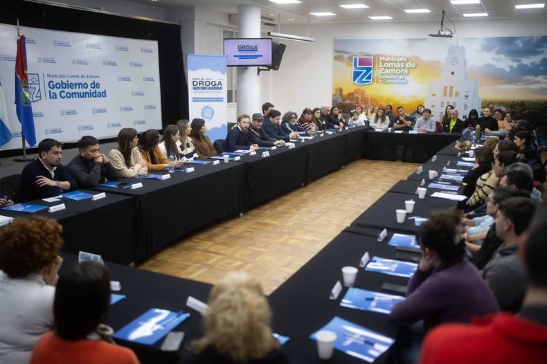“Desde el Gobierno de la Comunidad queremos abrazar especialmente a las mamás y papás que no bajan los brazos para arrancar a sus pibes de la droga”.