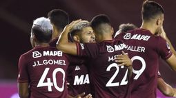 Dos futbolistas del Lanús deberán cuidase ante el Xeneize.