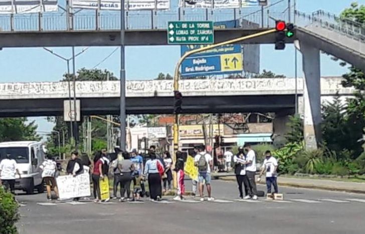 Corte y pedido de justicia frente a Tribunales.