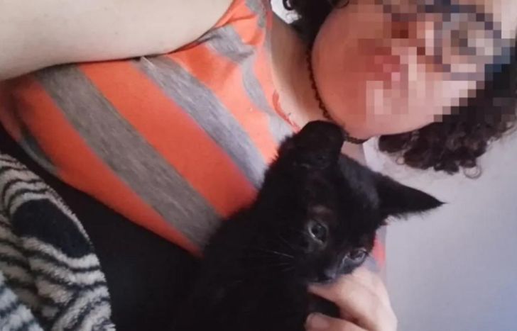 La joven acusada de mutilar animales junto a su familia.