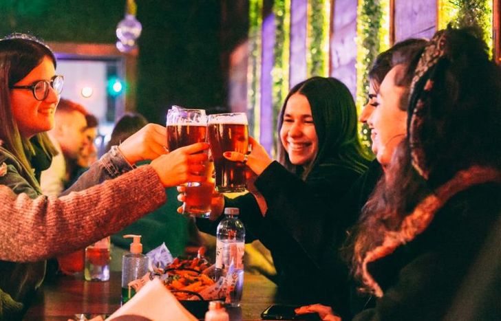 Una oportunidad ideal para disfrutar de unas ricas cervezas en el barrio.