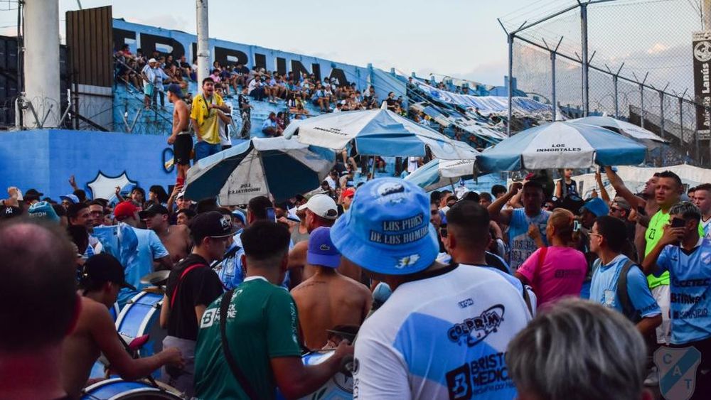 Los hinchas Temperley preparan un gran recibimiento para el sábado.