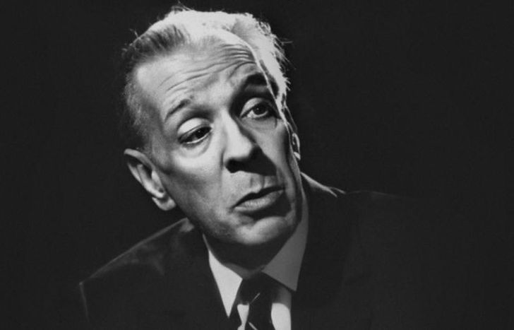 La suelta de poemas en honor a uno de los escritores y lectores emblemáticos de la literatura argentina.