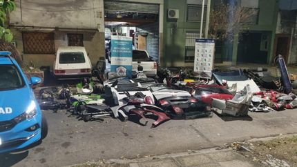 El taller ilegal fue descubierto por los efectivos de la Comisaría 2da de Lanús.