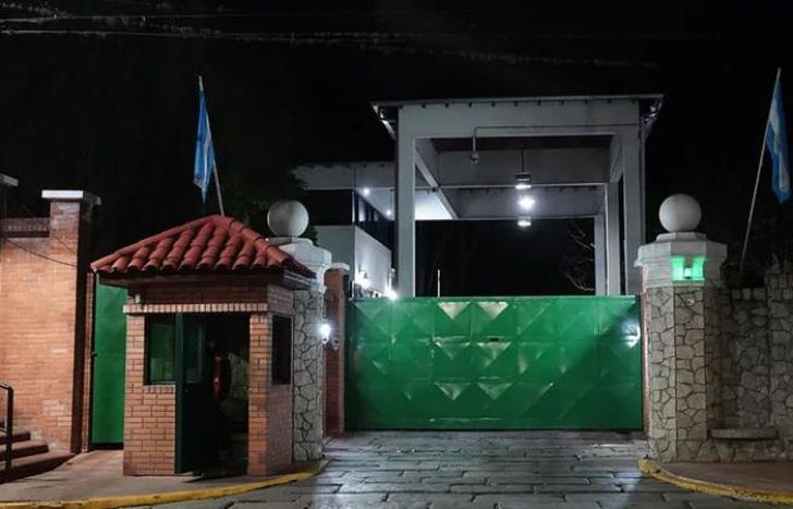 Sigue la espera en Olivos.