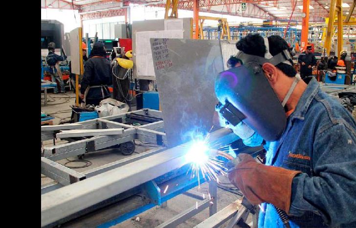 La industria automotriz es de las más golpeadas en el país.