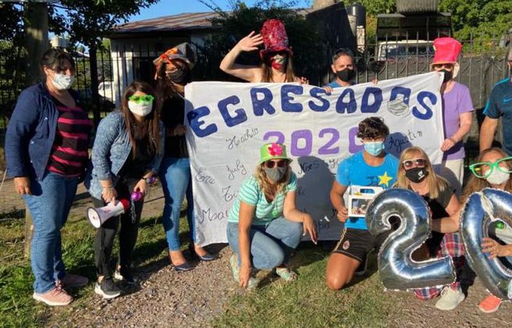 Armaron cajas con tazas, golosinas y barbijos.