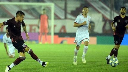 lanus: hay interes de un club mexicano por auzqui lanus: hay interes de un club mexicano por auzqui