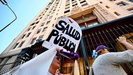 echaron al 30% del equipo de vacunadores y al 40% del de vih