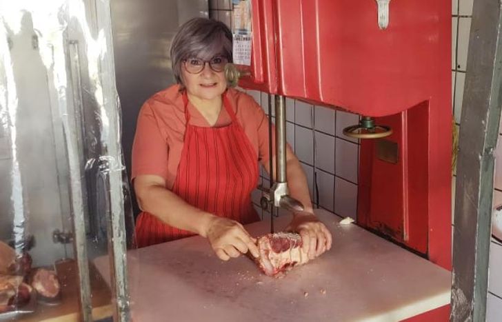 Una verdadera luchadora de la vida que las máquinas de la carnicería la ayudaron a salir adelante.