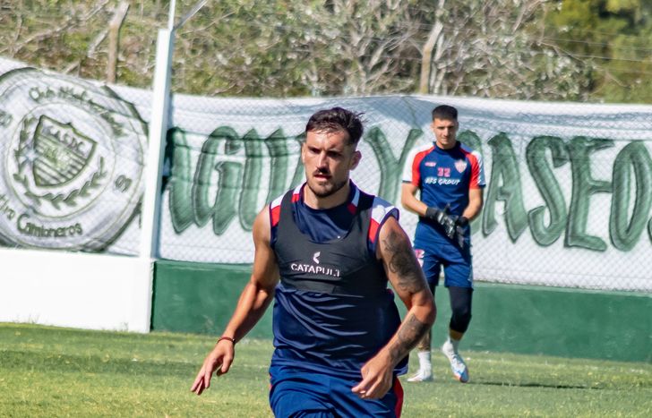 Nioolás Malvcio, defensor de Talleres de Escalada.