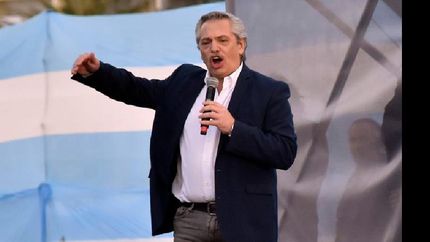 alberto fernandez y cristina kirchner cuestionaron el golpe de estado