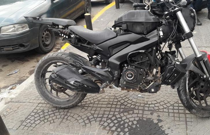 La moto robada que fue recuperada por la Policía de Lomas.