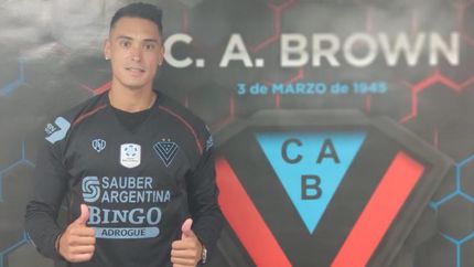 Díaz ya posó con su nueva camiseta. Díaz ya posó con su nueva camiseta.