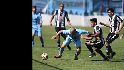 Con Fattori de titular, Aldirico buscó solidez en el medio, pero la visita se impuso en esa faceta. Con Fattori de titular, Aldirico buscó solidez en el medio, pero la visita se impuso en esa faceta.
