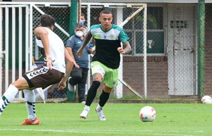 Urzi volvió a ser titular como extremo izquierdo.