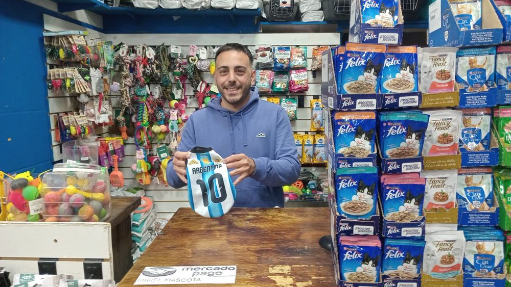 Como el Mundial se jugará en época invernal, los vecinos se aseguras que las prendas sean abrigadas. Como el Mundial se jugará en época invernal, los vecinos se aseguras que las prendas sean abrigadas.