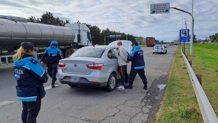 El conductor, oriundo de Lomas, manejaba un auto robado en Temperley.
