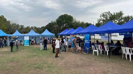 Siguen recorriendo los barrios para garantizar la atención de los vecinos. Siguen recorriendo los barrios para garantizar la atención de los vecinos.