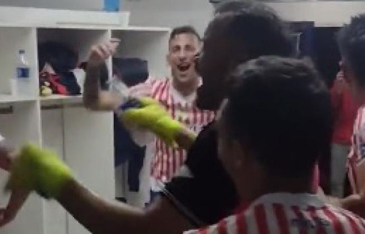 Los jugadores de Los Andes festejaron eufóricos la goleada sobre Fénix.