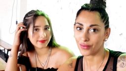 Lara Fernández junto a su madre, María Laura.