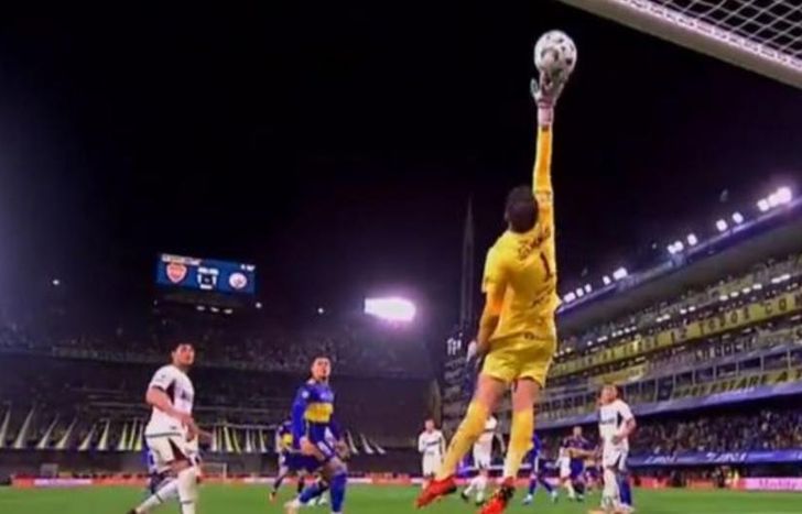 Aguerre, una de las figuras de Lanús ante Boca.