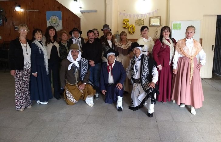 Ana María disfruta de trasmitir sus conocimientos a sus alumnos. El folklore está en buenas manos.