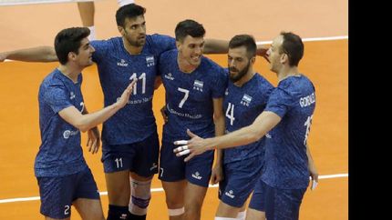 Argentina puso de rodilla al último campeón y logró un triunfo histórico.