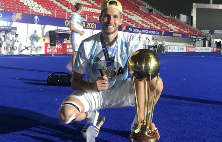 Franco, con la ansiada copa en su poder.