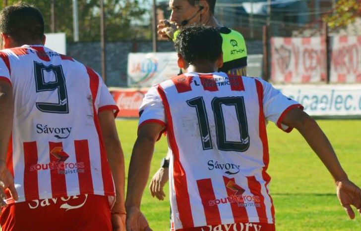 Talleres y Colegiales se disputan puntos importantes.