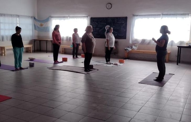 Hay opciones que van desde yoga para los grandes hasta patín para los más chicos.
