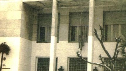 La fachada de la escuela, emblemática imagen del libro de Ossona.