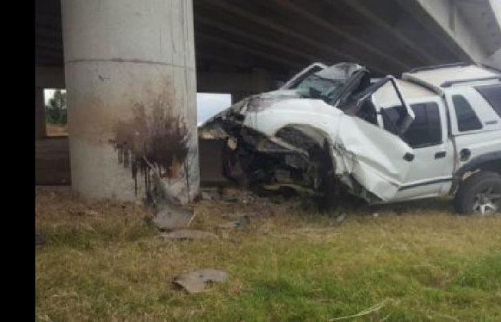 se quitó la vida al estrellarse contra un poste con su vehículo.