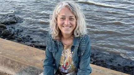 Brinda información sobre la importancia de encarar las nuevas infancias de forma integral.