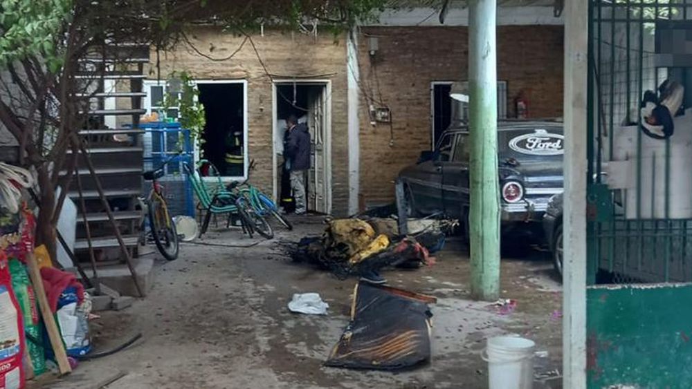 Una menor de 17 años murió en un trágico incendio en una casa de Budge