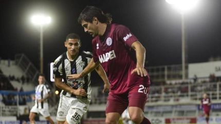 Malcorra anotó un gol y metió los dos centros para los otros tantos de Lanús. Malcorra anotó un gol y metió los dos centros para los otros tantos de Lanús.