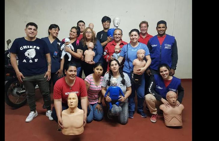 los facilitadores voluntarios concurrieron a la escuela de enfermería.
