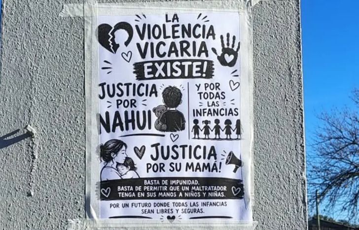Carteles en la marcha por Nahuel Godoy.
