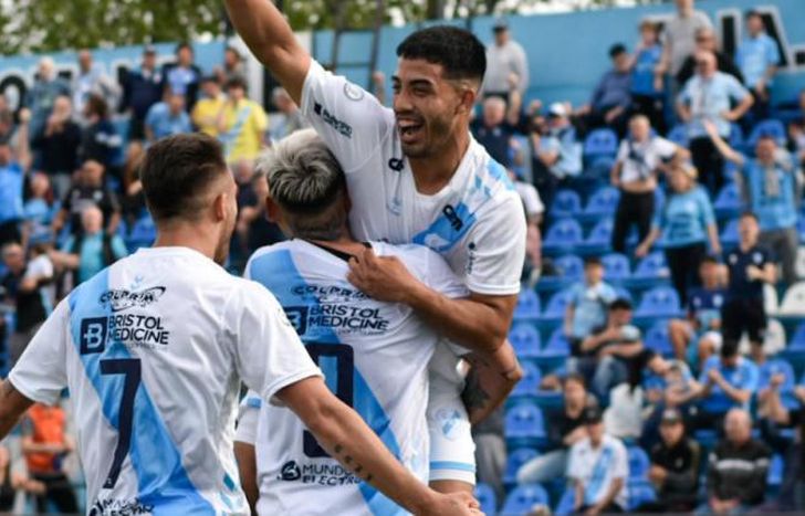 El Gasolero, con el gol de Toledo, se abrazó a la Primera Nacional.