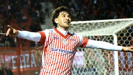 Mauricio Asenjo convirtió un golazo de cabeza para la victoria de Los Andes sobre Quilmes. Mauricio Asenjo convirtió un golazo de cabeza para la victoria de Los Andes sobre Quilmes.
