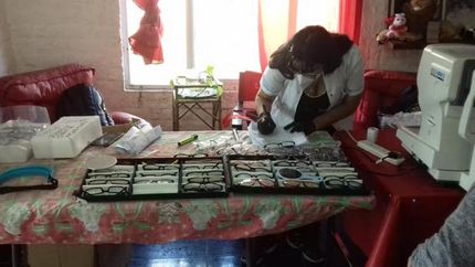 Si necesitan lentes, los vecinos podrán elegir el marco.