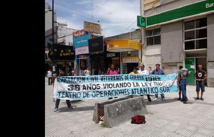 Juntaron firmas en Laprida e italia.